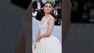 Alia Bhatt 😍 is so cute ♥️ and beautiful actress 🥰 #shorts #youtubeshorts #aliabhatt 🥰 #love ♥