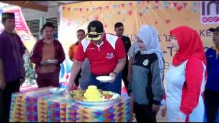 PEMOTONGAN TUMPENG MILAD SMAN 3 TANJAB TIMUR KE 18 OLEH BUPATI