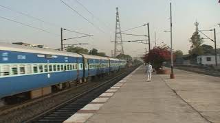 Ajmer Mysore Express behind a Furious WDP4B