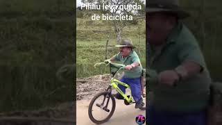 Pililiu leva queda de bicicleta #pililiu #memes #trolagem comédia #anao #pitoquinha #short