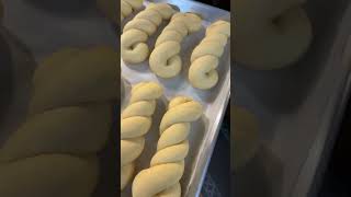 Making shakoy/ pilipit/ twisted donuts