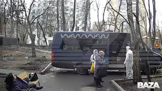 Женщину в Москве оставили умирать у подъезда