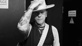 Kiefer Sutherland - This Is How It's Done (Official Video)