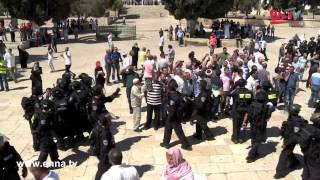 06-09-2013 Jerusalem- Muslimen unter 50 Jahren Zutritt in die Al-Aqsa Moschee verboten