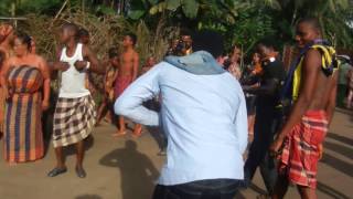 Wale Ojo Dancing