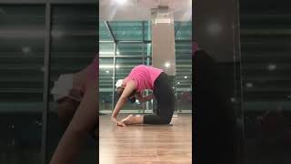 Advance camel pose