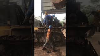 Remove transmission komatsu D85 #Mechanic #alatberat #trending