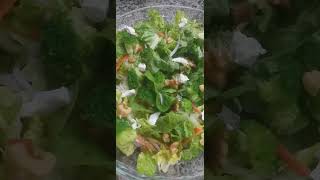 BROCCOLI IN BELL PEPPER ONIONS AND COTIJA CHEESE SALAD🥦🌰🌶