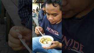 Kenapa bakso begitu enak sih #makan #bakso #baksoenak #shorts