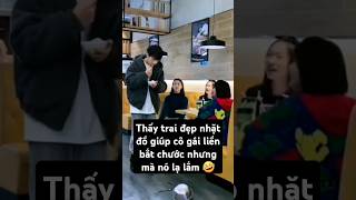 Thấy anh đẹp tai nhặt đồ giúp, cô gái liền bắt chước nhưng mà nó lạ lắm 🤣 #funny #handsome #traidep