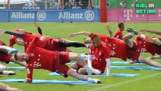 FC Bayern Stars beim Stretching mit blauen Matten (Training Teil 1)