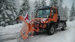 Kahlbacher Gleitschar-Schneepflug Praxos 250 mit Konturlicht auf Unimog