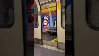 London Underground tub doors close in Marble Arch 🇬🇧 #london #train #tube #shorts