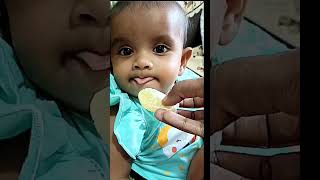 Baby eating Orange for the first time & she loves it /#cute #baby #youtubeshorts #shortsviral #viral