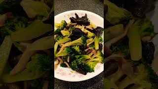 Broccoli with Mushrooms and Wood ear