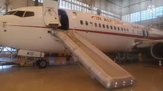 Air Algérie B737-NG escape slide deployment