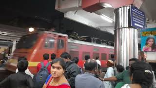 Kakinada Port Gowthami Super Arriving to Secunderabad Junction || Sankranthi Trains Rush