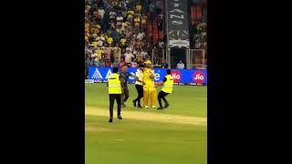 dhoni fan hug ipl2024