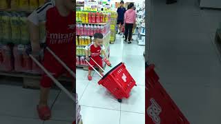 Em đi siêu thị mua nước ngọt #shorts #shortvideo #otodriver #cute #funny #baby #cutebaby #trending