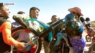 Muita aventura nas mãos dos motoqueiros nos bastiões. Motocross.