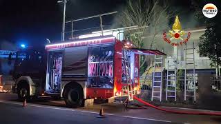 Villa Bartolomea: incendio in abitazione, i vigili del fuoco portano in salvo una signora