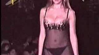 Laetitia Casta - Desfile Vol. 5