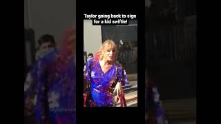 Taylor Swift going Back to sign for a kid Swiftie IG swiftietaylorsver