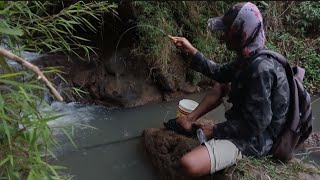 Mancing disini! umpan gak perlu dilempar jauh bawah kaki aja langsung disambar