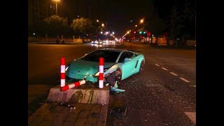 Lamborghini Gallardo Crashes into Traffic Barrier [HD]