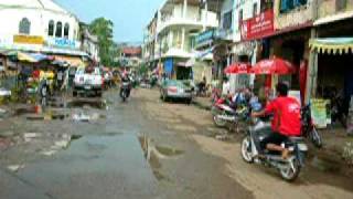 Marktje in Kratie met Karaoke