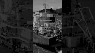 Black & white. #ship #navios  #shipping  #shortsbrasil