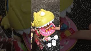 dino biting gummy burger ^^ #shorts #youtubeshorts #cute #ytshorts #asmrsounds