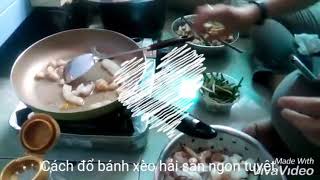 Đổ bánh xèo tôm nhảy.