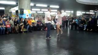 Apresentação de salsa 1ª   Projeto Seis na Sé - Juliana Pinheiro e Thiago Castilha