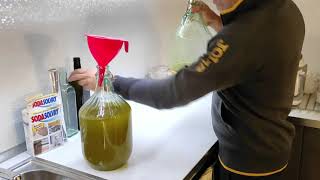 Perchè è necessario travasare (o filtrare ) l'olio e come non farlo lo rovini.