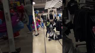 GROUP STEALS FROM NIKE OUTLET👀! #sneakers #nikeoutlet