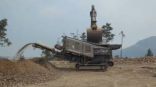 Kelowna's TNT Crushing & Services Komplet Krockodile Ripping 3 1/2 minus base material recycling