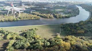 Музей-заповедник Коломенское в красках осени. Съемка с дрона. Район Нагатинский затон, Москва.