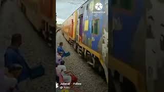 live train accident😭😭😭😭