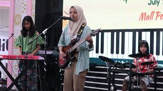 Cover Segitiga-Cokelat. Aqilla and Band