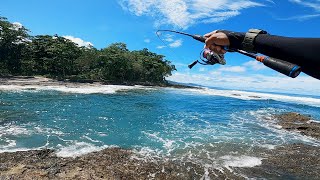 Mancing pinggiran pantai pake umpan amis strike terus !!