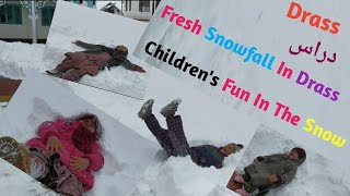 Fresh Snowfall In Drass | Children's Fun In The Snow | تازہ برف باری میں بچوں کی برف میں مستی | dras