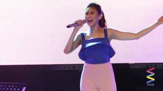 Sarah G hugot from the heart! [LIVE]