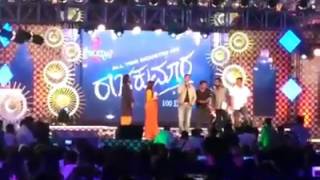 Kiccha Sudeep singing Puneet's bombe helutite||Puneeth's Rajakumara 100 days celebration