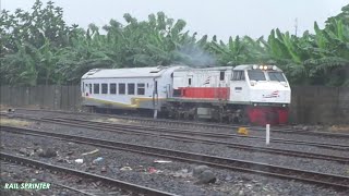 Aktifitas Kereta Api Di Stasiun Surabaya Gubeng