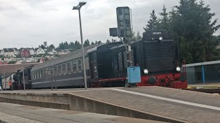 236 406-5 Schleppt 52 4867 aus Königstein ab.