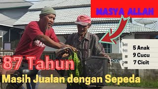 BORONG SEMUA !! KAKEK 87 TAHUN Masih Jualan Dengan Sepeda