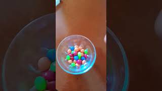 игра с конфетой  Skittles #р_е_к_о_м_е_н_д_а_ц_и_и_ #straykids #kpop #trend #лайк #shotrs #Skittles