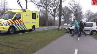 Bestuurder gewond na botsing met boom in Peize