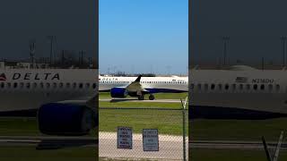 Airbus A220-300 taxiing San Antonio Tx #aviationchannel #planespotting